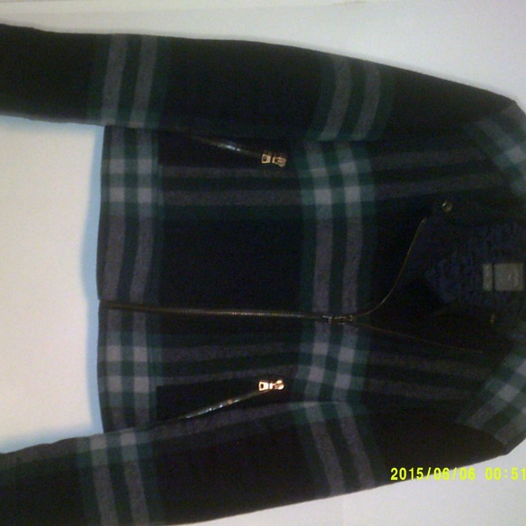 GAP  plaid  Ladies Jacket **MAKE AN OFFER** - Picture 7 of 7